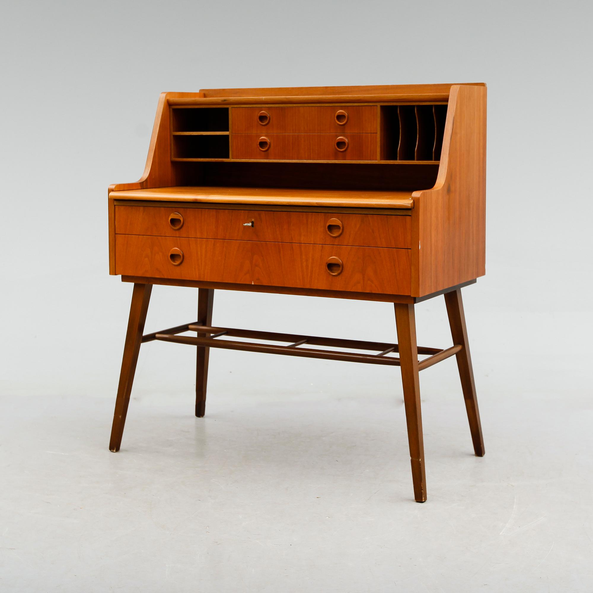 SEKRETÄR, teak, 1900-talets andra hälft.