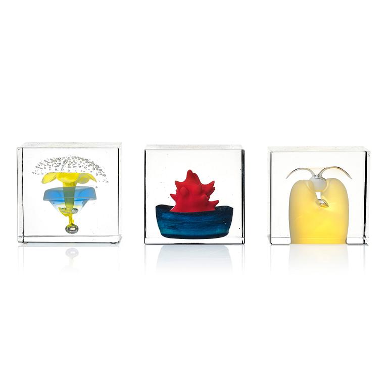 Oiva Toikka, a set of three cubic glass pieces, Nuutajärvi Finland 1989-2000.