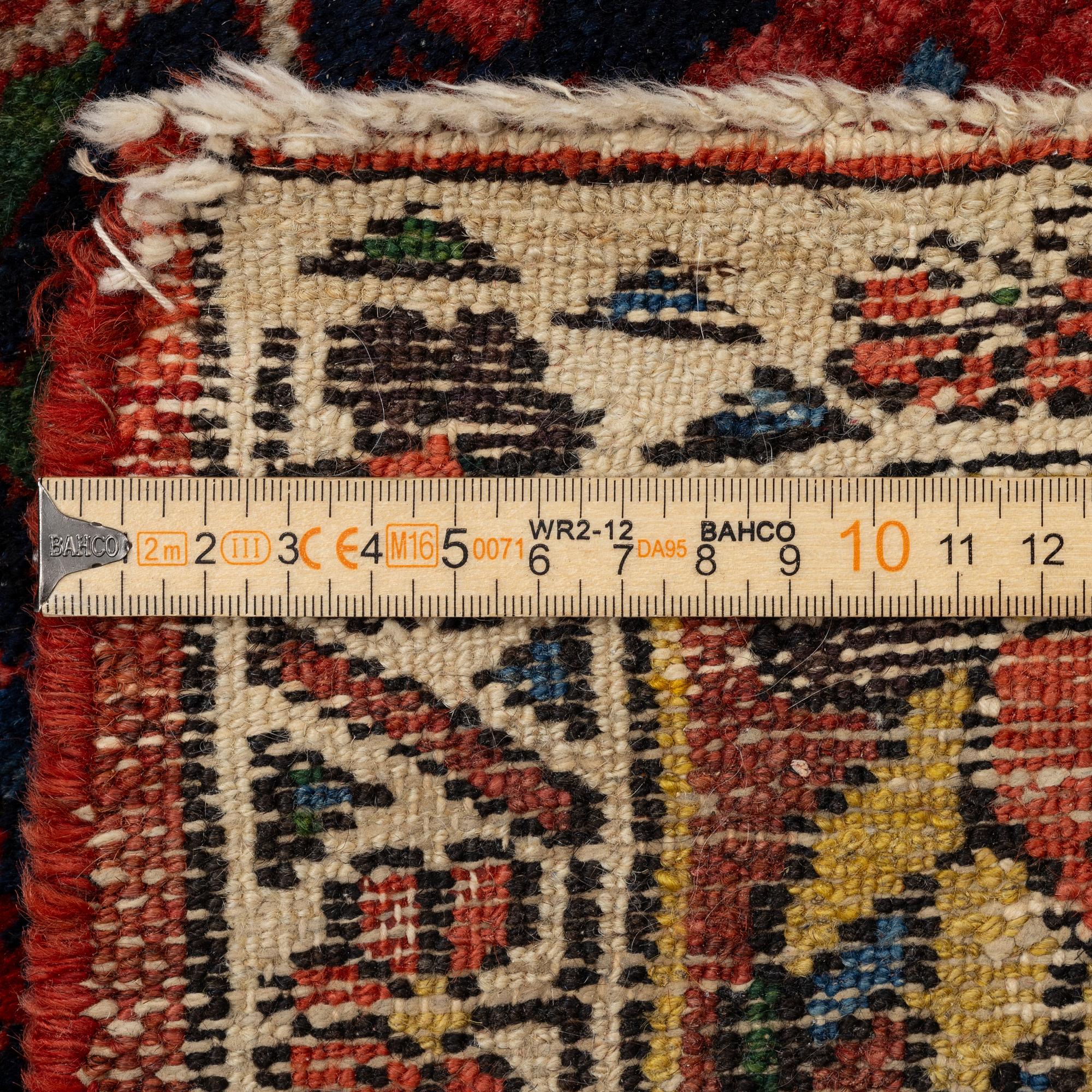 Matta, semiantik Bakthiari, Västra Iran ca  208 x 143 cm.