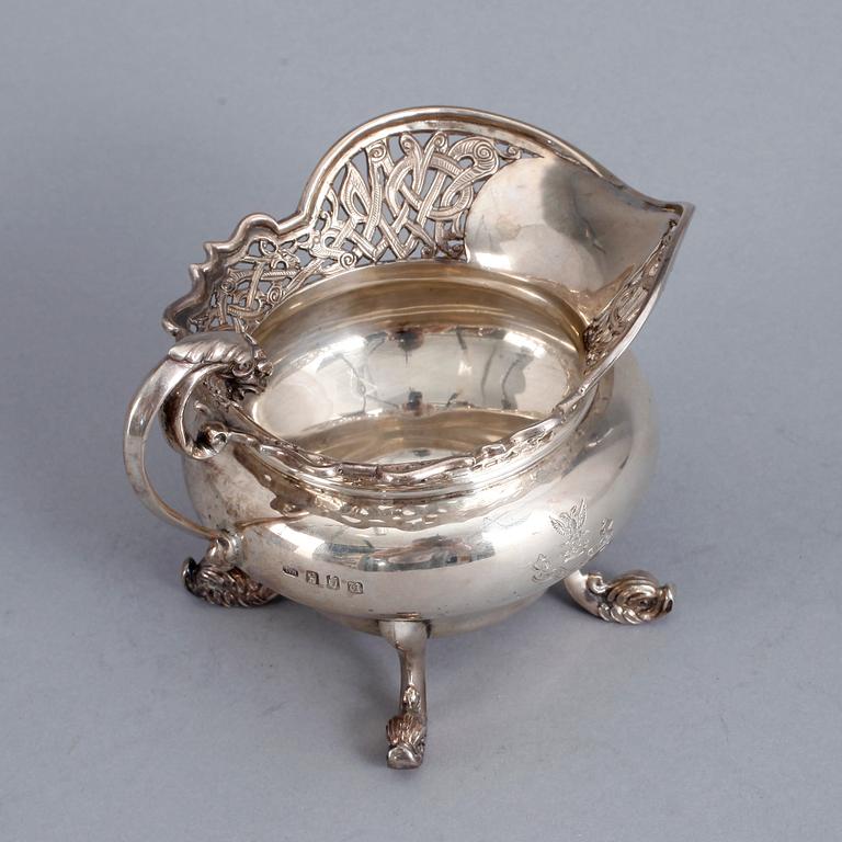 GRÄDDKANNA, silver, Dublin, Irland, omkr år 1900. Vikt ca 278 gram.