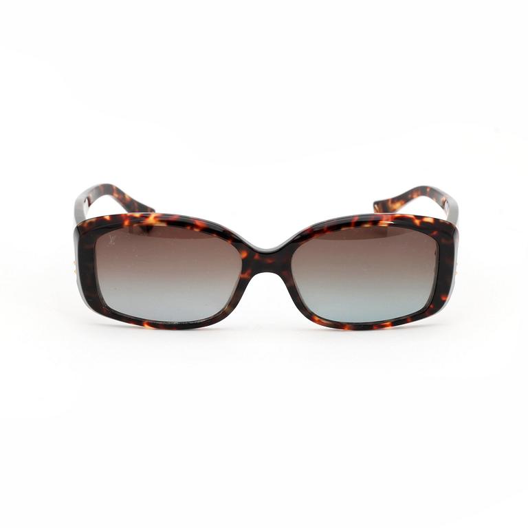 LOUIS VUITTON, a pair of sunglasses.