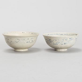 Two Vietnamese bowls, 16th / 17th Century.