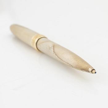 Montblanc, a 'Meisterstück Solitaire' ball point pen.