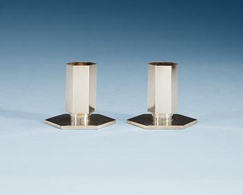 A pair of Wiwen Nilsson sterling candlesticks, Lund 1975.