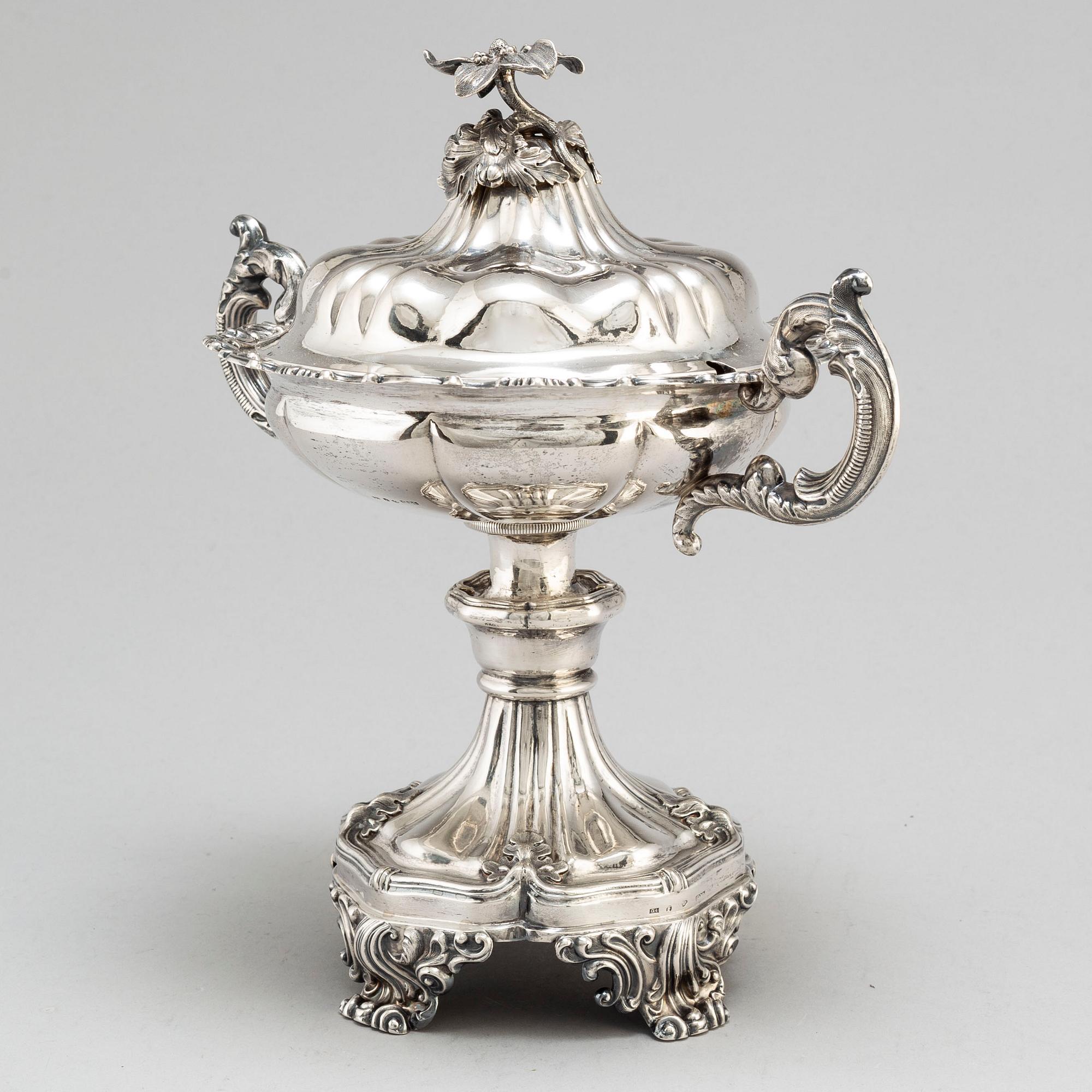 A Swedish 19th century silver sugar bowl and cover, mark of Gustaf Möllenborg, Stockholm 1846.