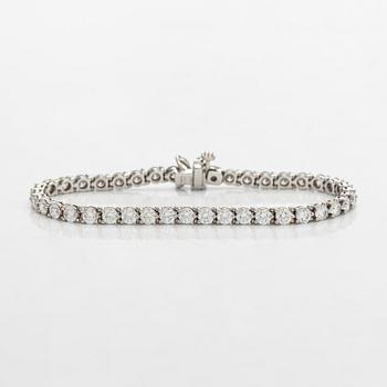 Tiffany & Co, "Victoria" tennisrannekoru, platinaa sekä briljantti- ja marquisehiottuja timantteja.