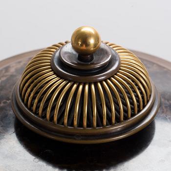 URNA MED LOCK, porslin och brons,  Knud Andersen för Royal Copenhagen.