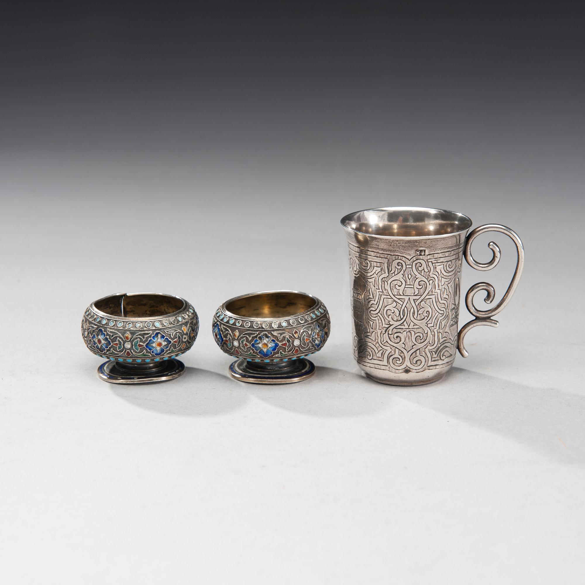 CHARKA OCH 2 SALTKAR, silver, bl a Moskva 1863. Tot. vikt 80,7 g.