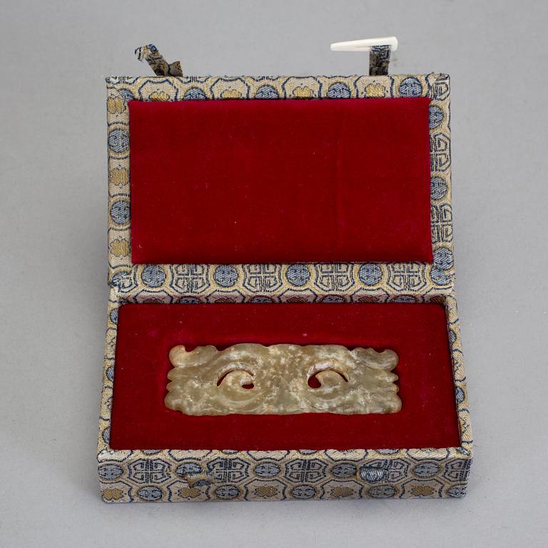 HÄNGSMYCKE, nefrit, Kina, 1900-tal.