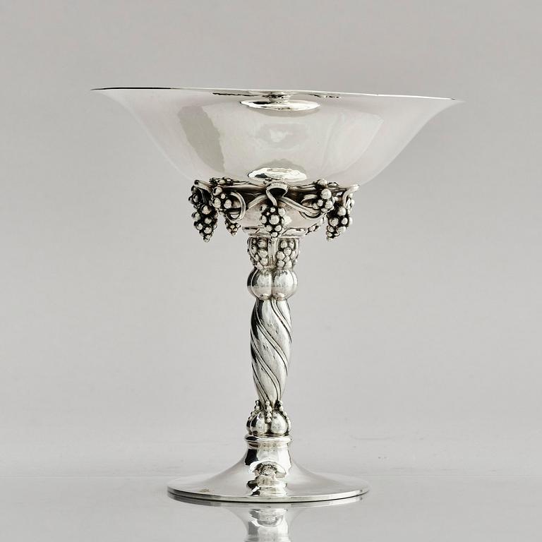 Georg Jensen, skål på fot, sterling silver, modell nr 263B, Köpenhamn 1933-1944.