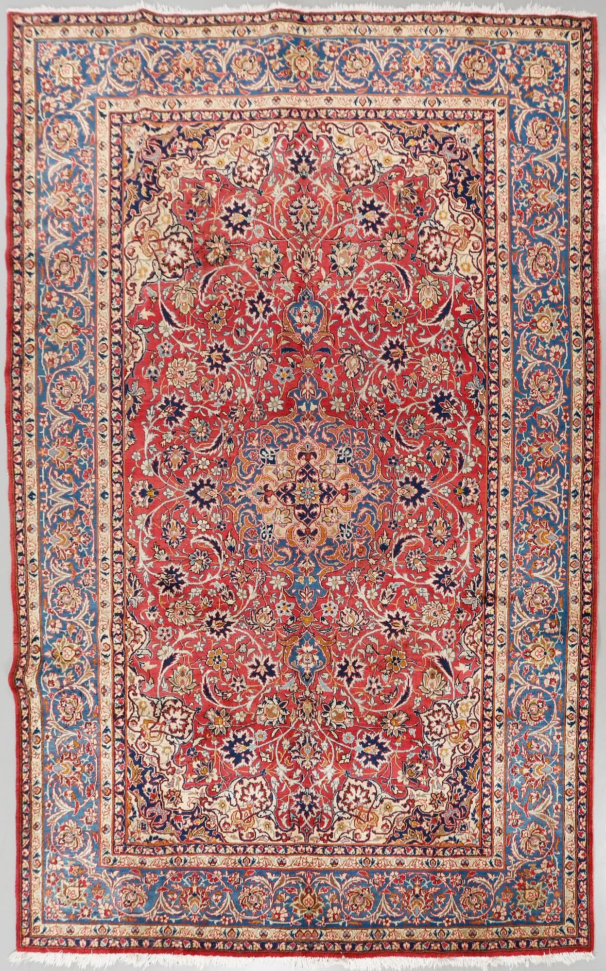 A rug, probably Najafabad, 364 x 254 cm.