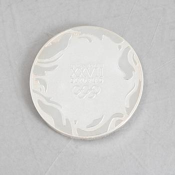Deltagarmedalj OS, Sydney 2000 samt tygmärke för den svenska OS-truppen.