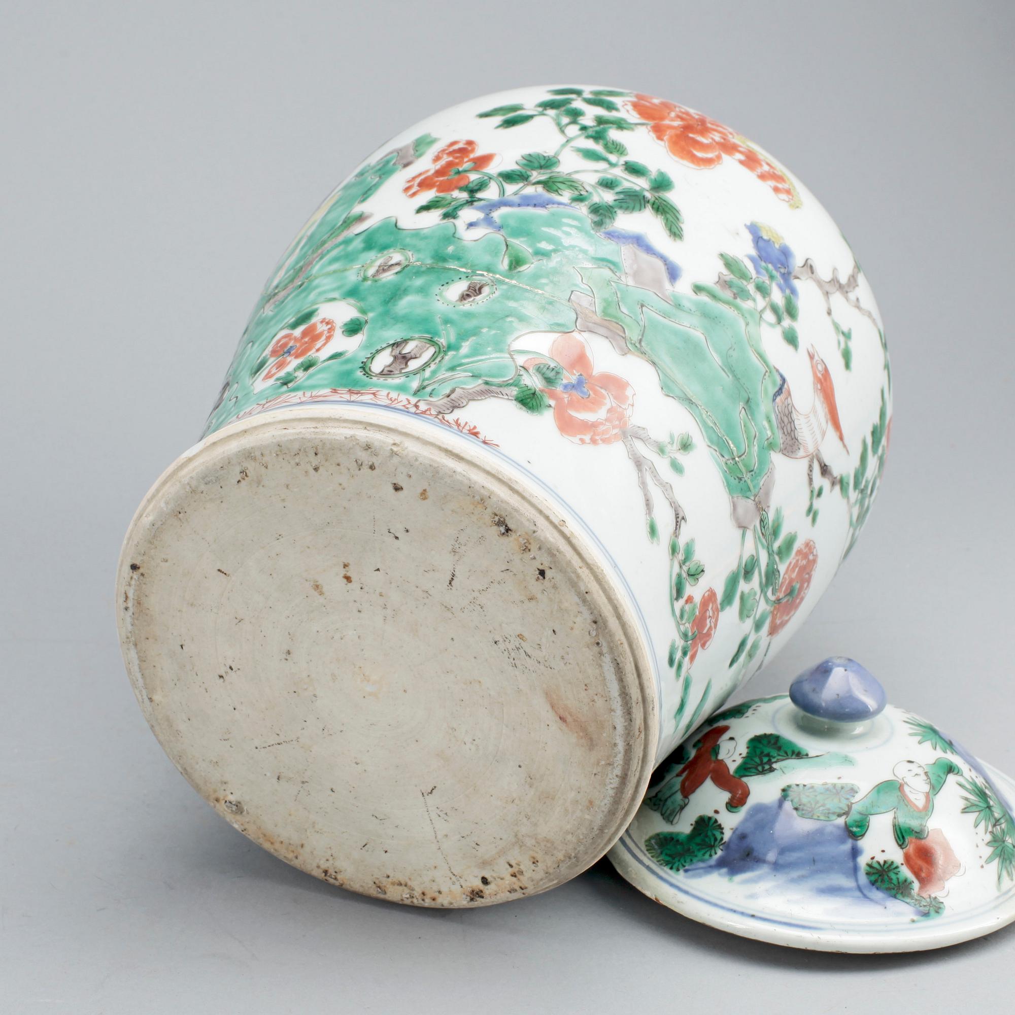 URNA, porslin, Kina, sannolikt Transition (1621 - 1684).