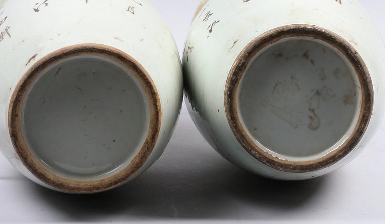 GOLVVASER, porslin, 2 st. Kina, 1900-tal.