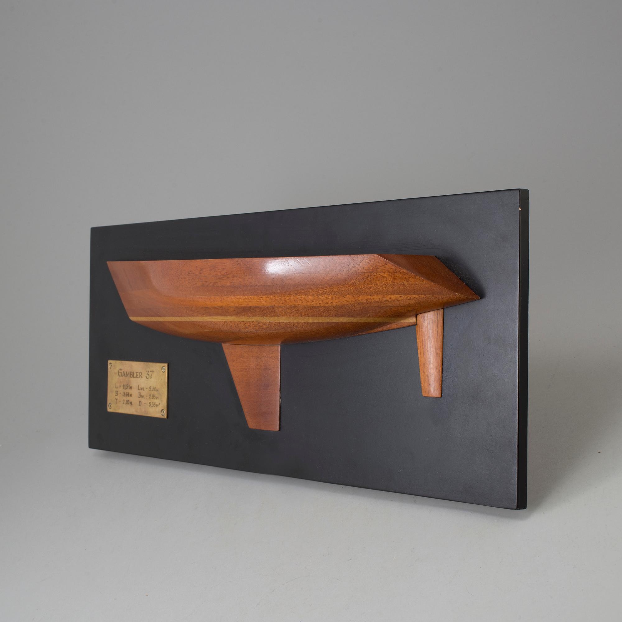 HALVMODELL/BÅTMODELL, "Gambler 37"
ritad av Peter Norlin (1941-2012).
