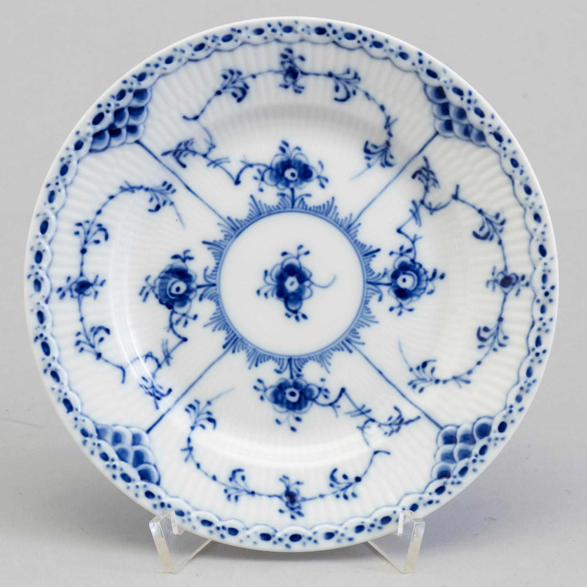 A COFFEE-SERVICE, 19 parts (12+6+1), porcelain, Royal Copenhagen, Denmark.