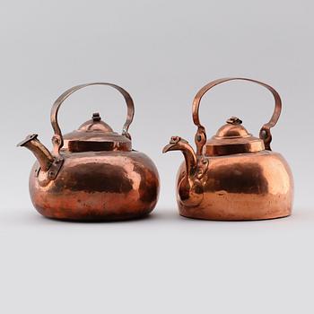 KAFFEKANNOR, 2 st, koppar, 1800-tal.