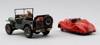 PLÅTBILAR, 2 st, Arnold och Schuco, 1900-talets första hälft.