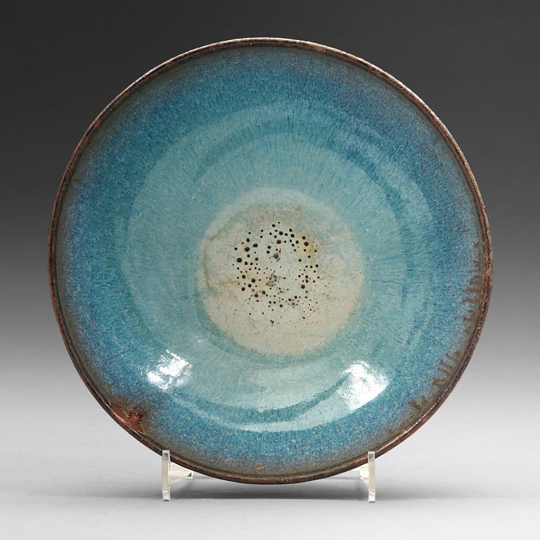 A 'Jun-glazed' bowl, Song/Yuan dynasty.