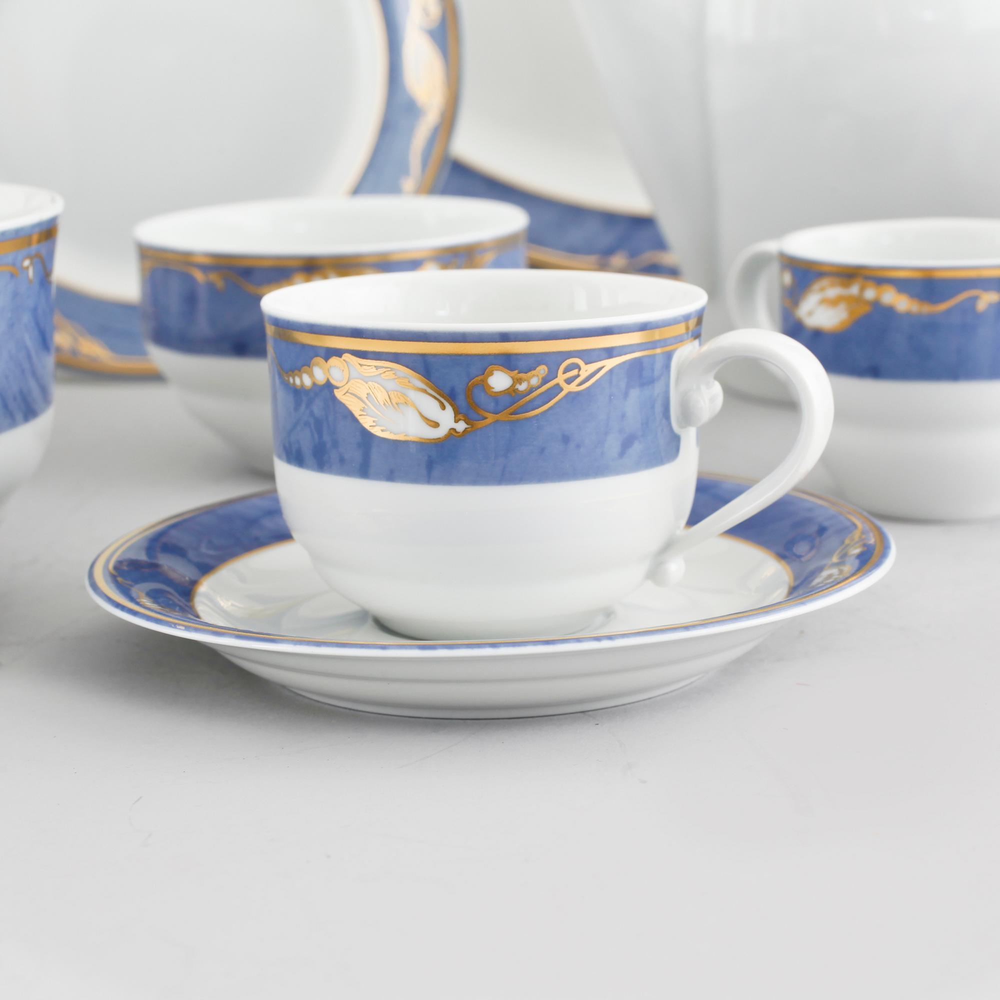 48 pieces of tableware from Royal Copenhagen, late 20th century.