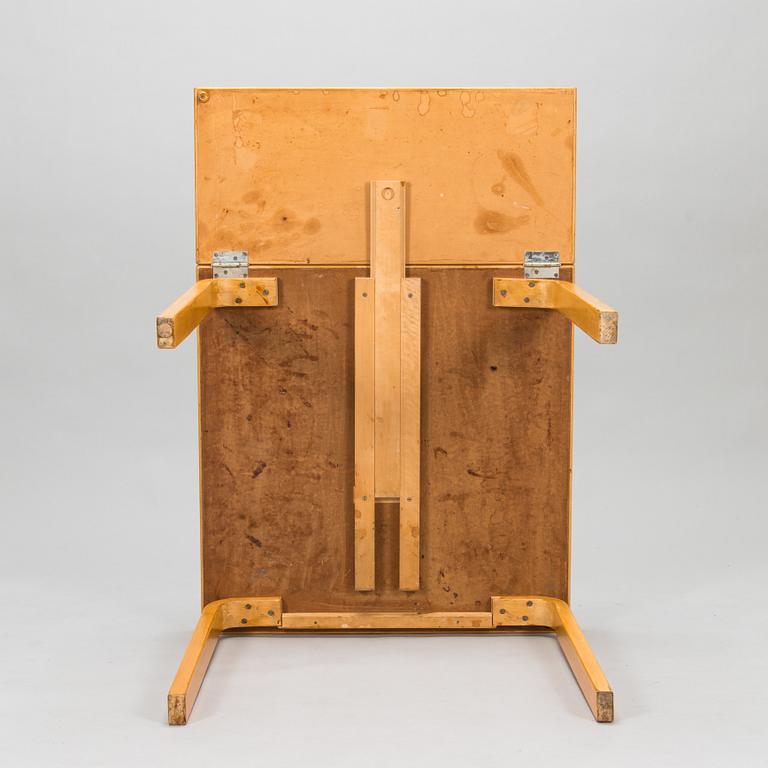 Alvar Aalto, klaffbord "DL82" och pallar, 4 st "60", för O.Y. Huonekalu-ja Rakennustyötehdas A.B 1900-talets mitt.