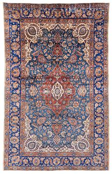 391. An antique silk Kashan, Central Persia, c. 320 x 201 cm.
