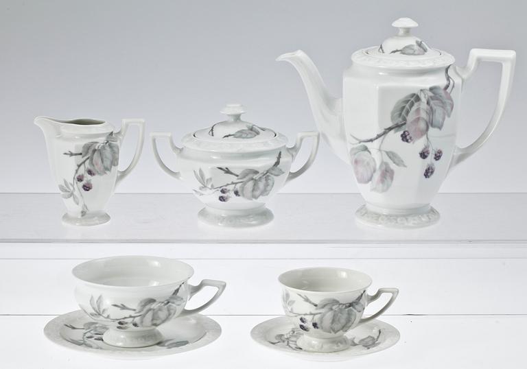 TE- KAFFE- OCH MATSERVIS, 88 delar, porslin, "Maria Björnbär" Rosenthal.