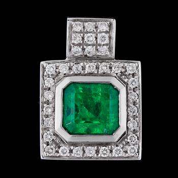 944. An emerald, app. 1.80 cts, and brilliant cut diamond pendant, tot. app. 0.40 cts.