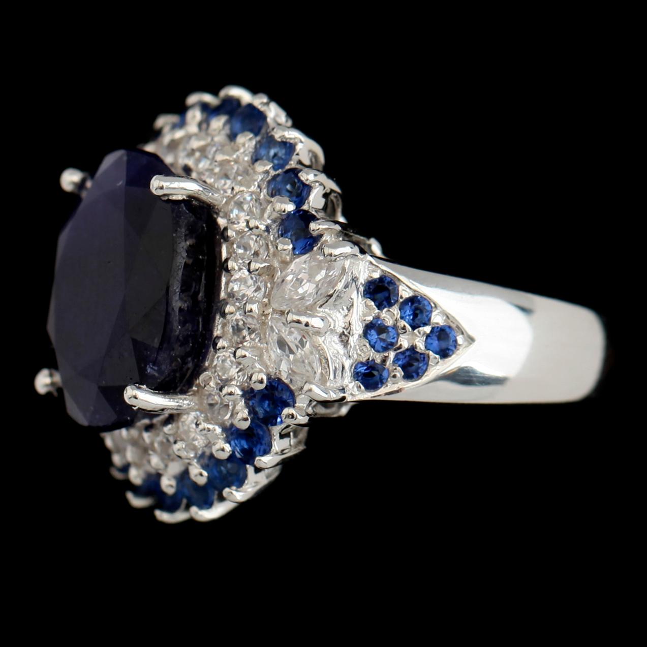 RING, vitguldspläterat sterlingsilver, blå safirer tot ca 9.35 ct. vita safirer tot ca 0.48 ct.