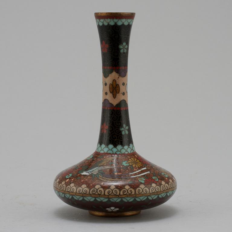 VAS, cloissonne, omkring sekelskiftet 1800/1900.