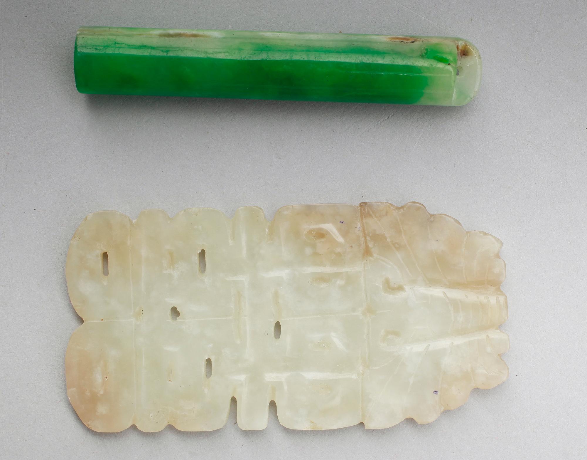 HÄNGE SAMT PLAKETT, nefrit, Kina, 1900-/2000-tal.