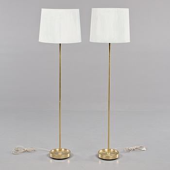 GOLVLAMPOR, ett par, 1900-talets andra hälft.