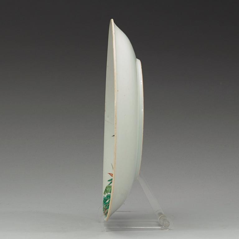 A famille verte dish, Qing dynasty, Kangxi (1662-1722).