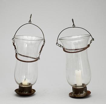 STORMLYKTA, ett par, glas och metall, omkring sekelskiftet 1900.