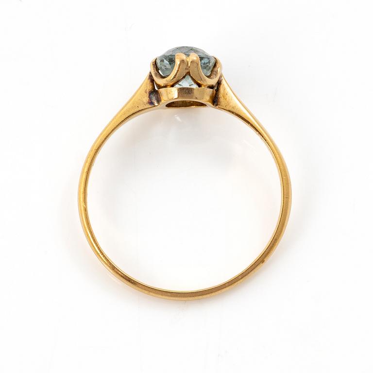 Ring, 18K gold with light aquamarine.