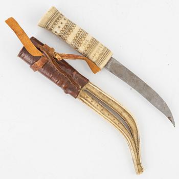 Jon Pålsson Fankki, a reindeer horn knife, signed and dated 1902.