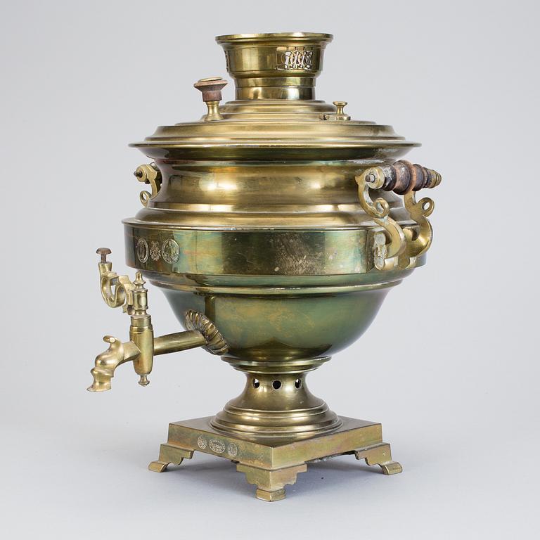 A russian brass samovar, late 19th century.