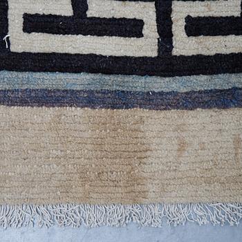 Matta, semiantik /old Tibet, ca 365 x 281 cm.