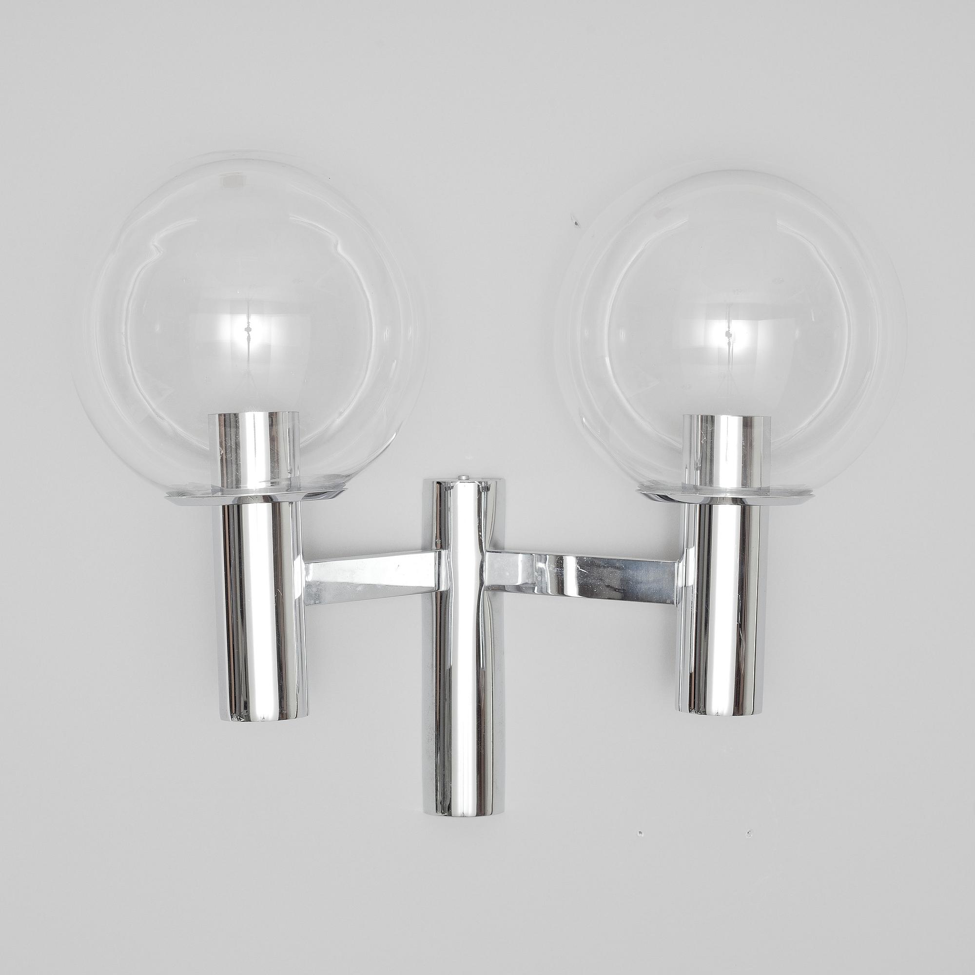 VÄGGLAMPOR, ett par, Hans Agne Jakobsson AB, Markaryd, 1900-talets andra hälft.