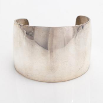 Pekka Piekäinen, Armband, sterlingsilver. Platinoro, Åbo 2009.