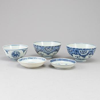 Three blue and white bowls and two blue and white dishes, Ming dynasty  (1368-1644).