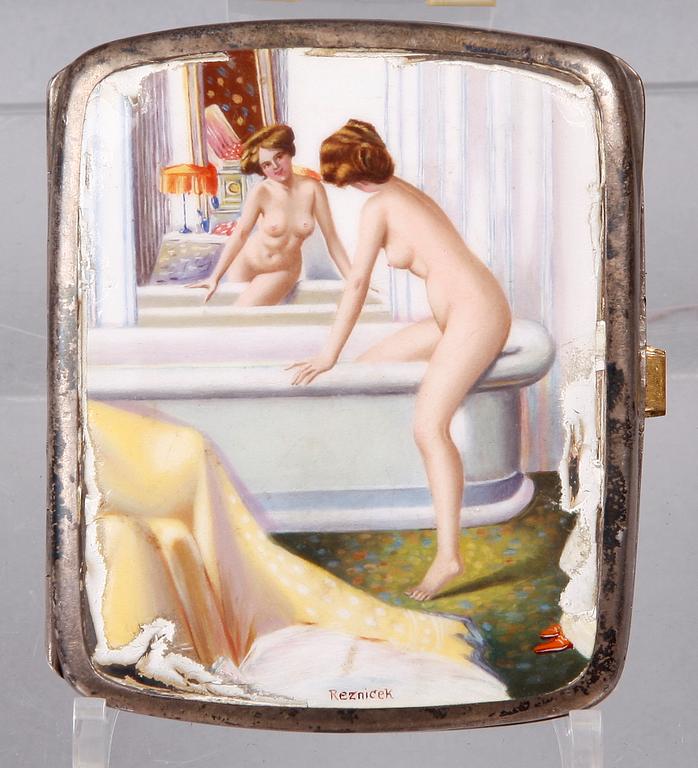 CIGARETTETUI, silver och emalj. 1900-tal.