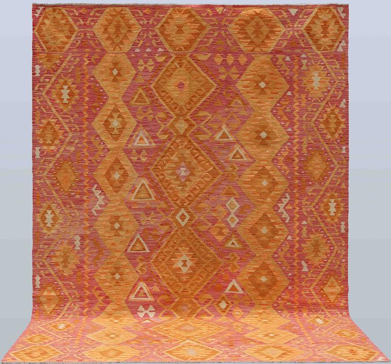 A Kelim carpet, 292 x 208 cm.