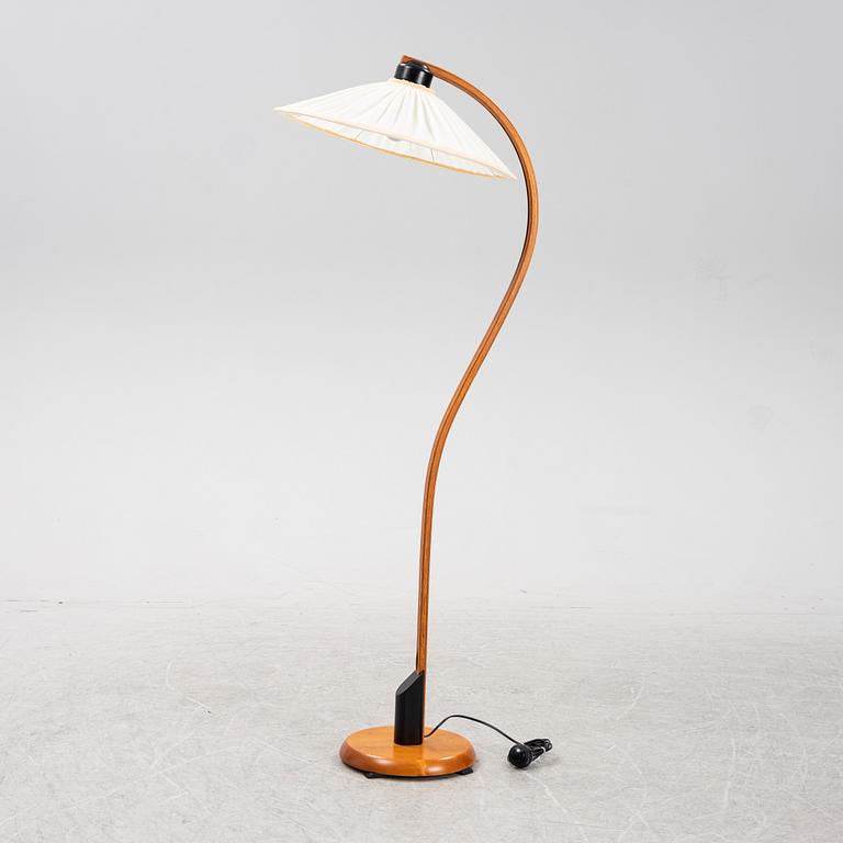 A floor lamp from Lamp Gutaf.