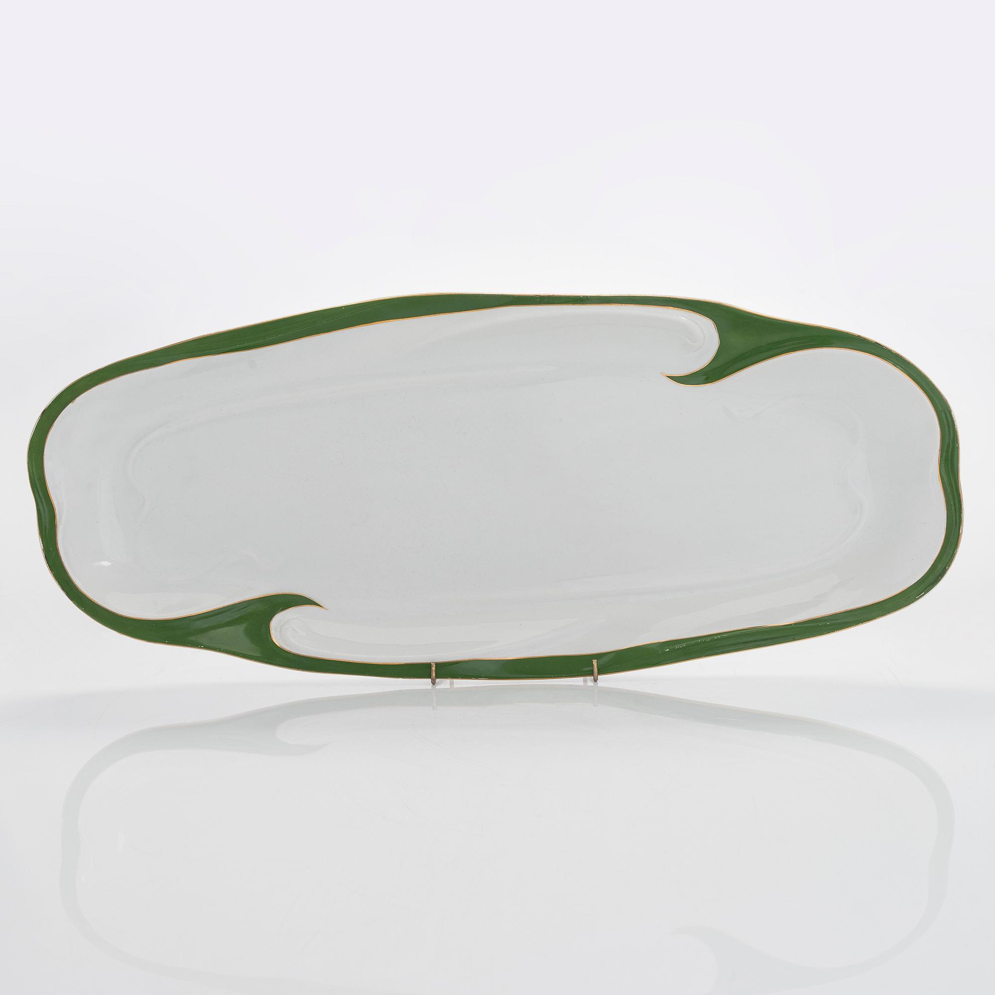 A Kuznetsov faience fish serving dish, Russia 1899-1917.