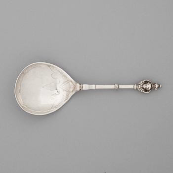 A Swedish mid 17th century silver spoon, marks of David Richter d.ä., Stockholm (1630-1677 (1678)).