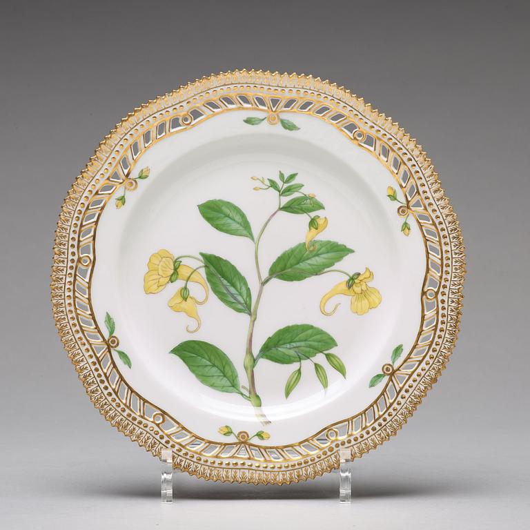 A set of 12 Royal Copenhagen 'Flora Danica' dessert dishes, Denmark, 20th Century.