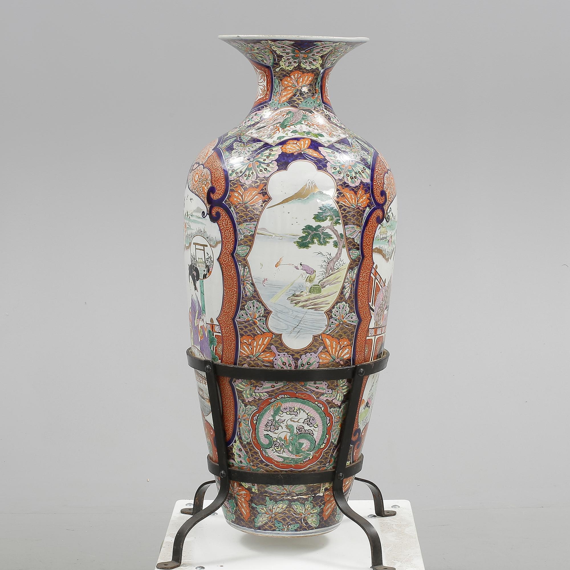 GOLVVAS, porslin, imari, Japan, 1800-tal.