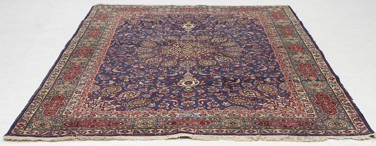 Matta, Old, Täbris, signerad, ca 290 x 206 cm.