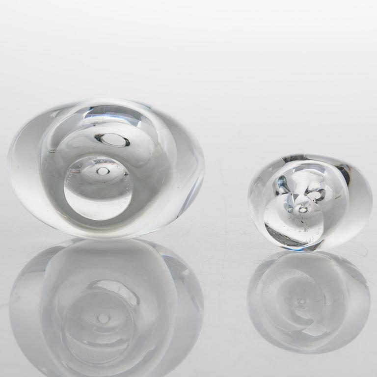 TIMO SARPANEVA, Two Glass Sculptures, "Sydän" (Heart), for Iittala, both signed.